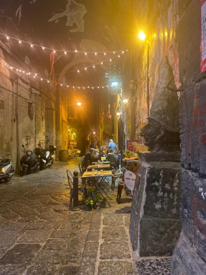 Casa Ninetta - Spaccanapoli - Il Tipico Pianterreno Della Napoli Antica! Екстер'єр фото